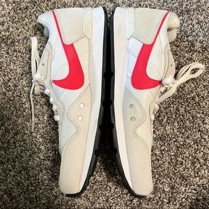 Women’s Nike Venture size 11